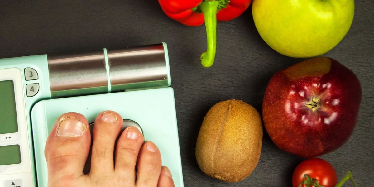 کمبود کدام ویتامین باعث ترک کف پا می‌شود؟